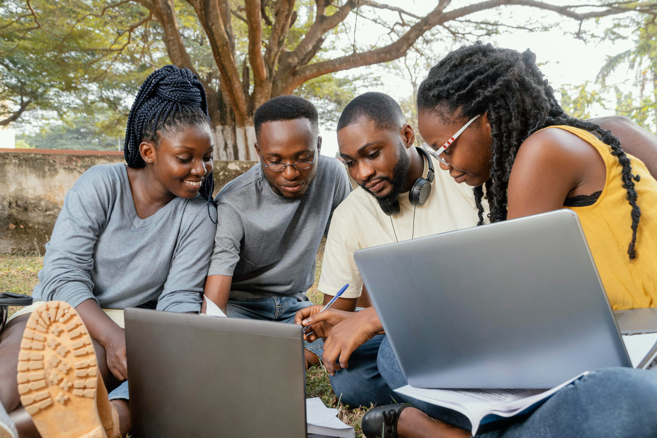 IUM students study group